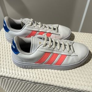 Adidas women’s size 8 1/2